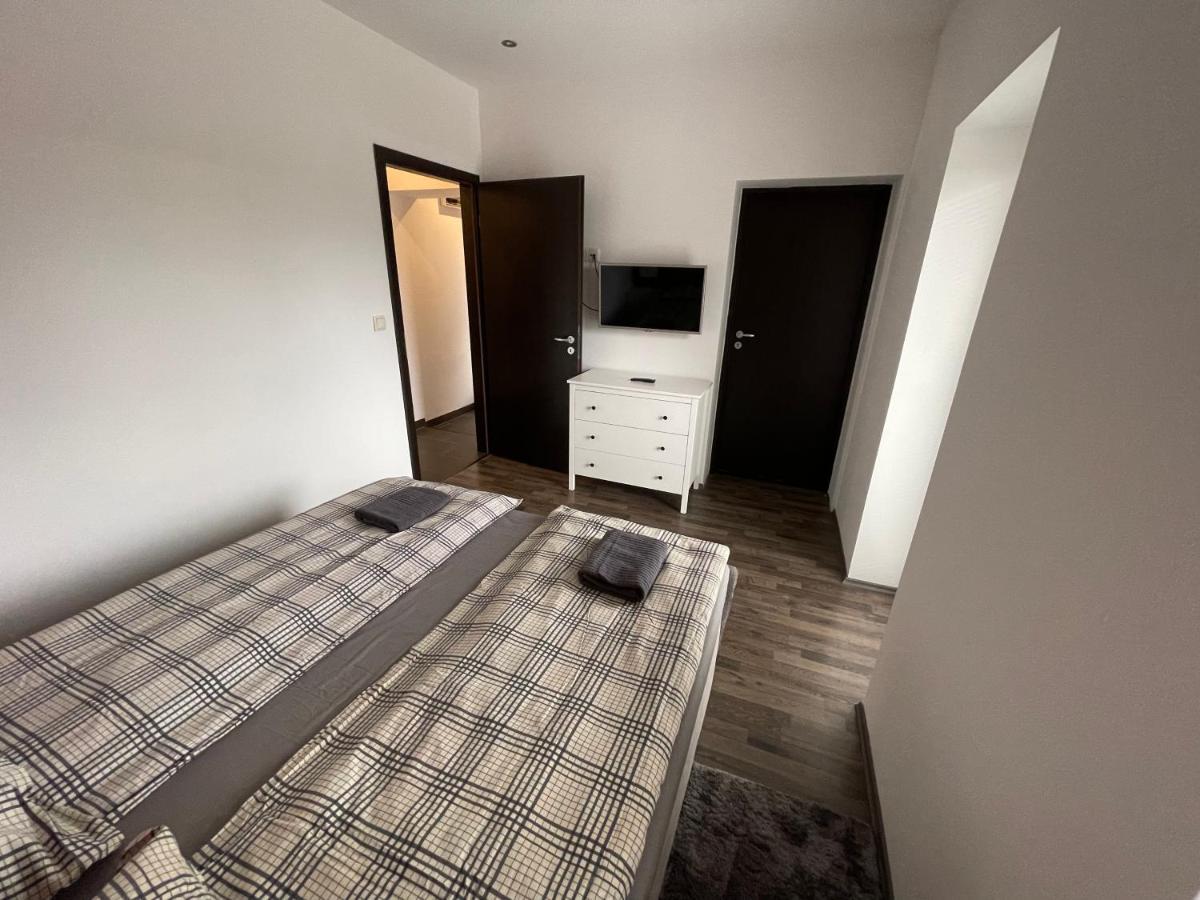 Malibu Apartman & Jacuzzi Miskolc Kültér fotó