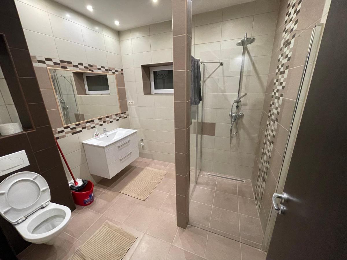 Malibu Apartman & Jacuzzi Miskolc Kültér fotó