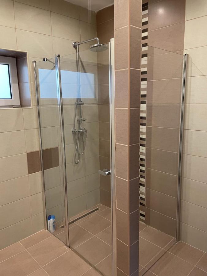 Malibu Apartman & Jacuzzi Miskolc Kültér fotó