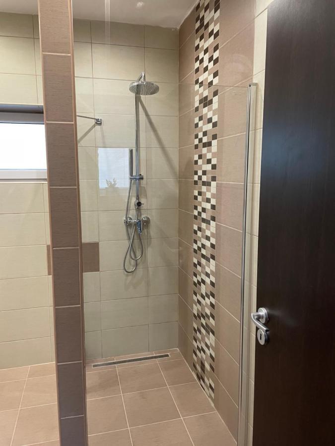 Malibu Apartman & Jacuzzi Miskolc Kültér fotó
