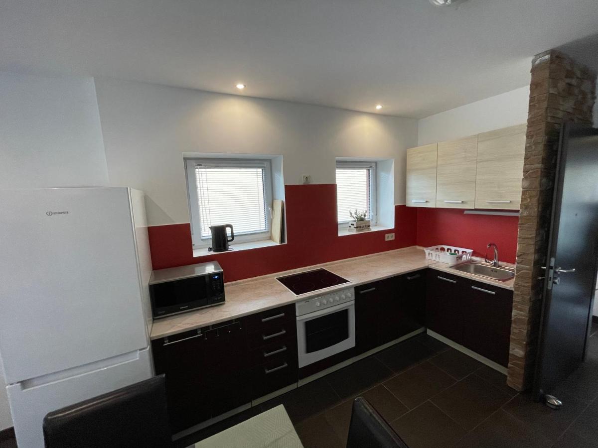 Malibu Apartman & Jacuzzi Miskolc Kültér fotó