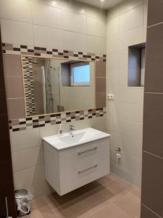 Malibu Apartman & Jacuzzi Miskolc Kültér fotó